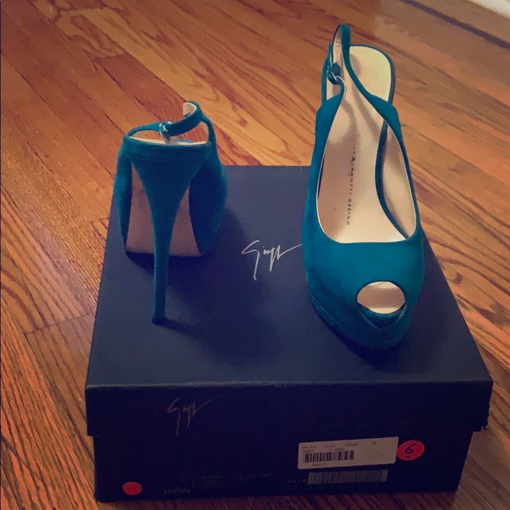 Giuseppe Pumps